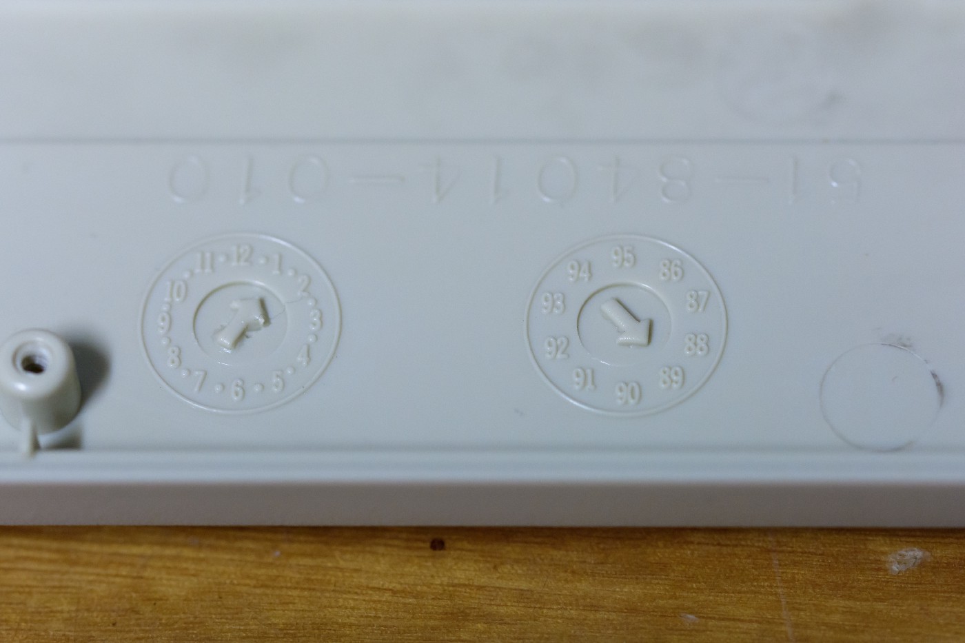 A close up image of two moulded plastic dials, which indicate when the keyboard was manufactured. They indicate January of 1989